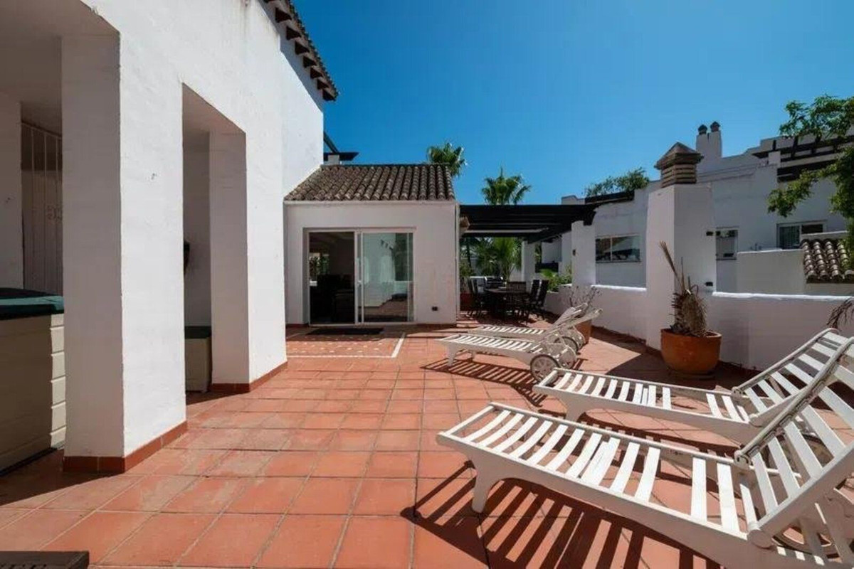 3 Bed Apartment for sale in Puerto Banús Costa Del Sol, Málaga, Spain