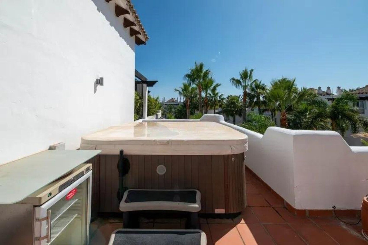 3 Bed Apartment for sale in Puerto Banús Costa Del Sol, Málaga, Spain
