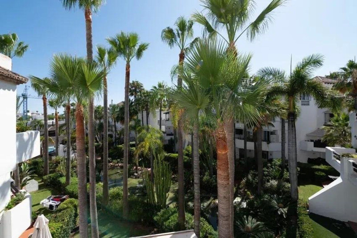 3 Bed Apartment for sale in Puerto Banús Costa Del Sol, Málaga, Spain