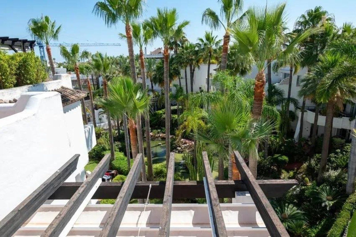 3 Bed Apartment for sale in Puerto Banús Costa Del Sol, Málaga, Spain