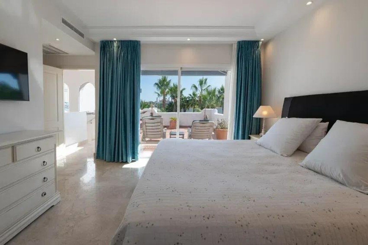3 Bed Apartment for sale in Puerto Banús Costa Del Sol, Málaga, Spain