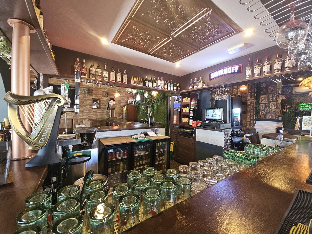 Se vende Bar de 4 dormitorios en Costa Del Sol, Málaga, España