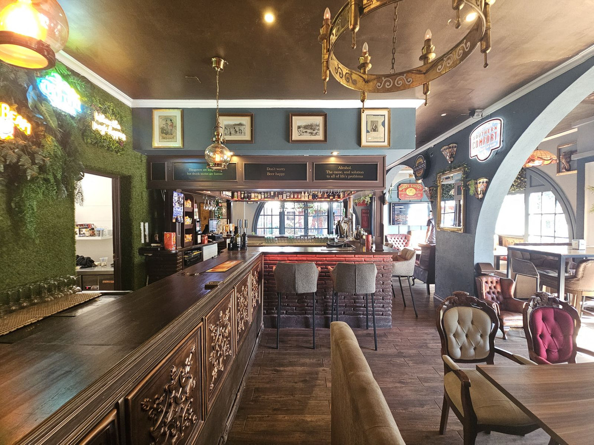 Se vende Bar de 4 dormitorios en Costa Del Sol, Málaga, España