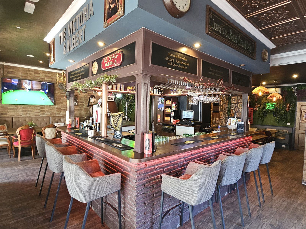 Se vende Bar de 4 dormitorios en Costa Del Sol, Málaga, España