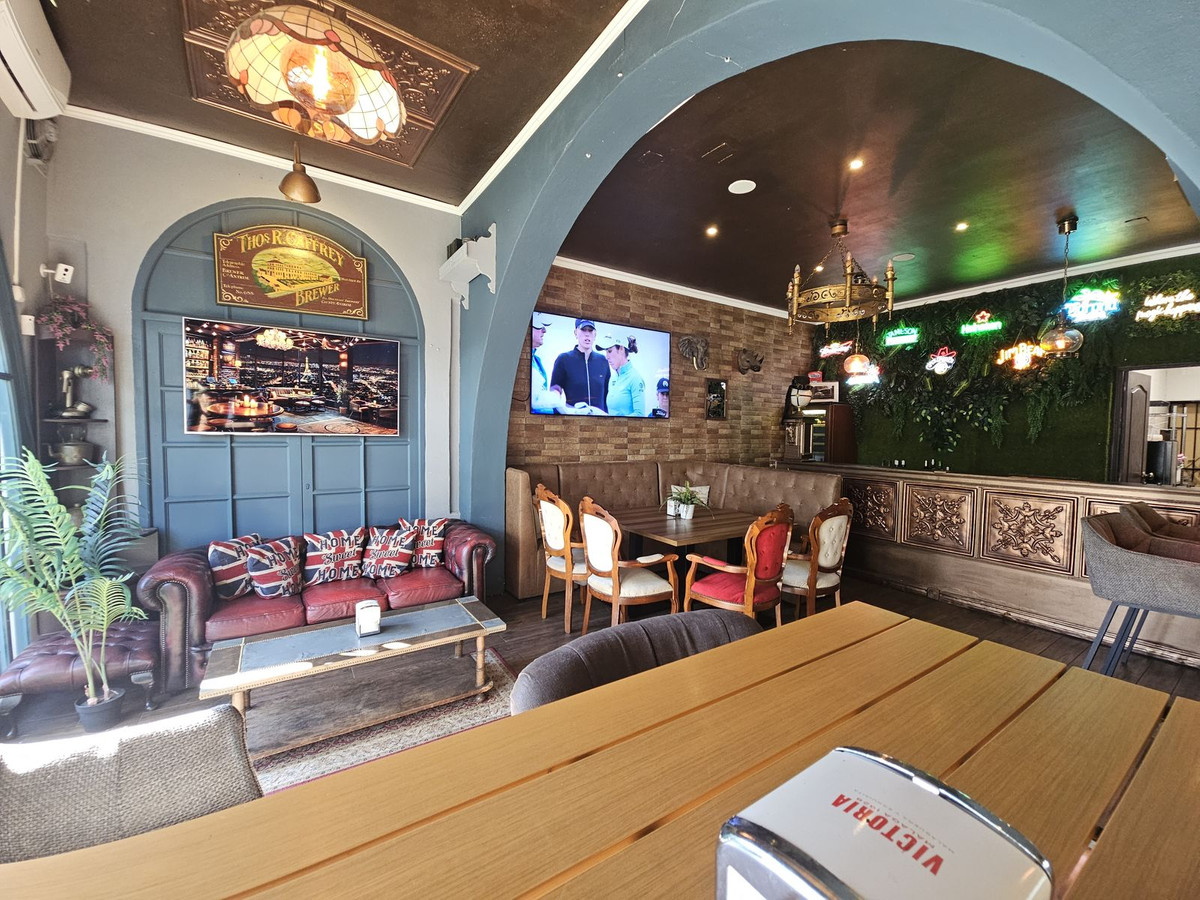 Se vende Bar de 4 dormitorios en Costa Del Sol, Málaga, España
