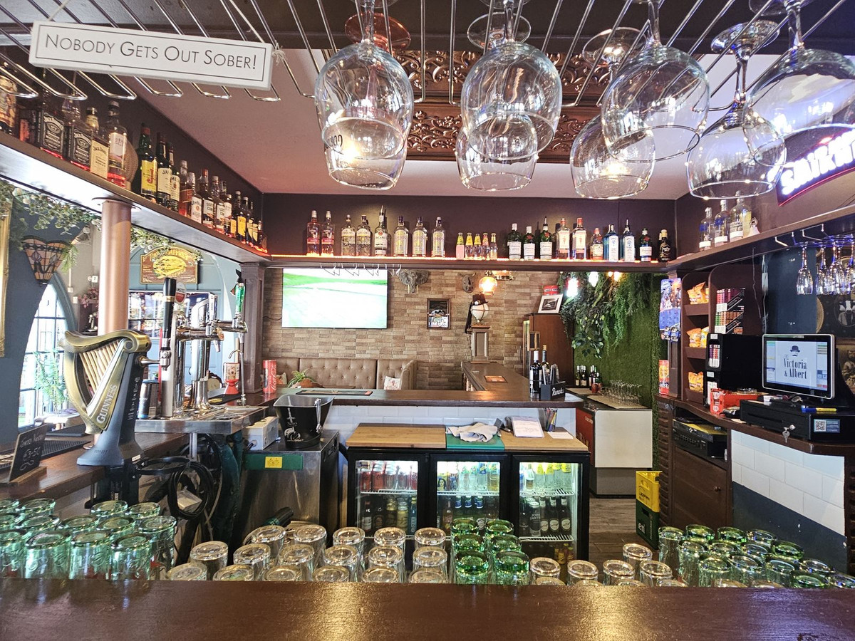 Se vende Bar de 4 dormitorios en Costa Del Sol, Málaga, España