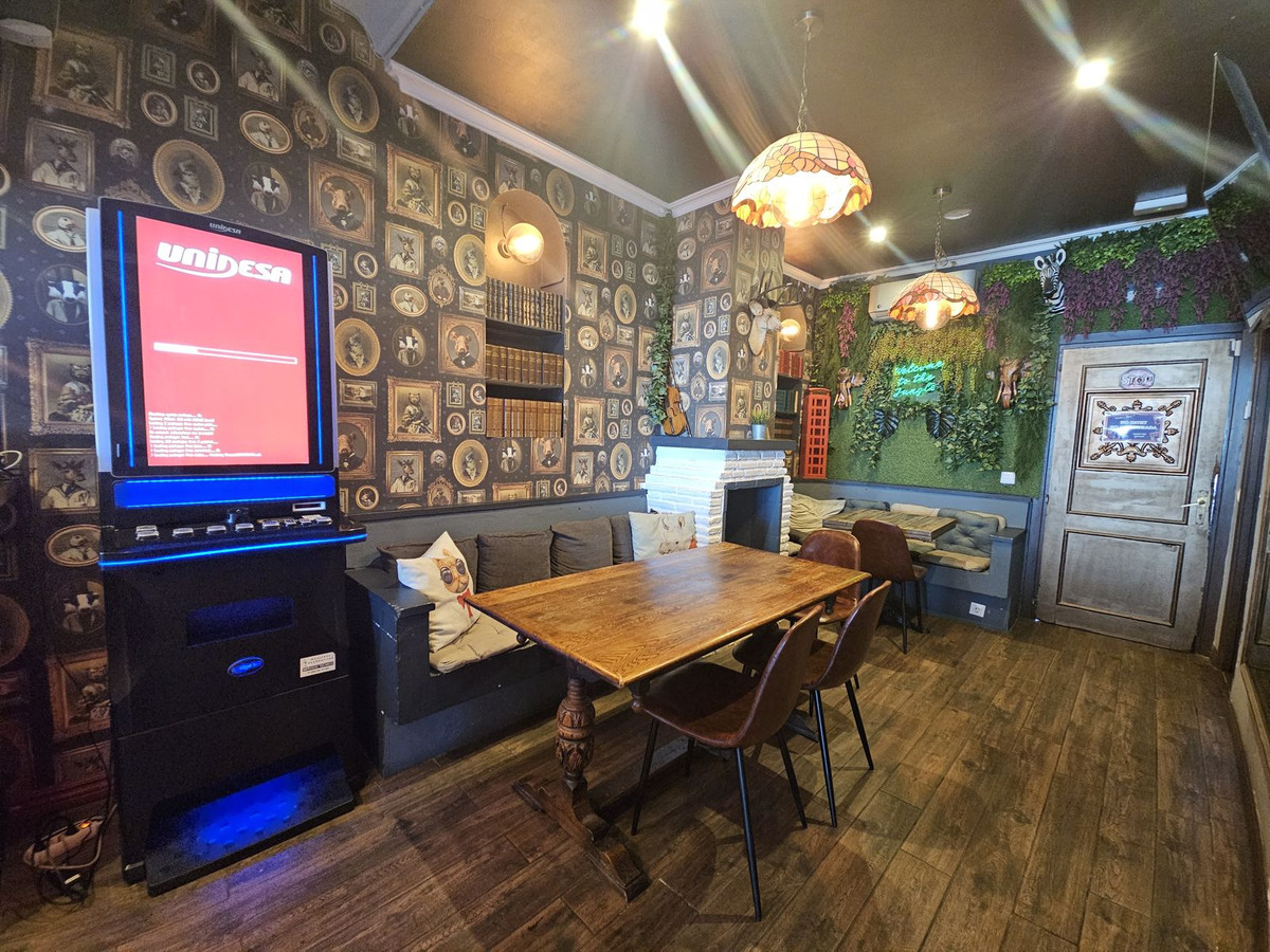 Se vende Bar de 4 dormitorios en Costa Del Sol, Málaga, España