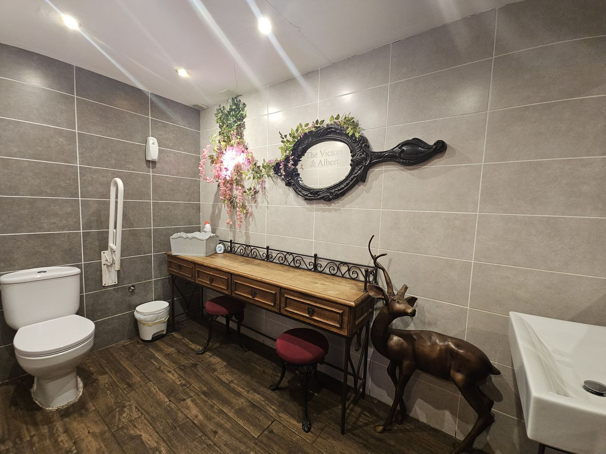Se vende Bar de 4 dormitorios en Costa Del Sol, Málaga, España
