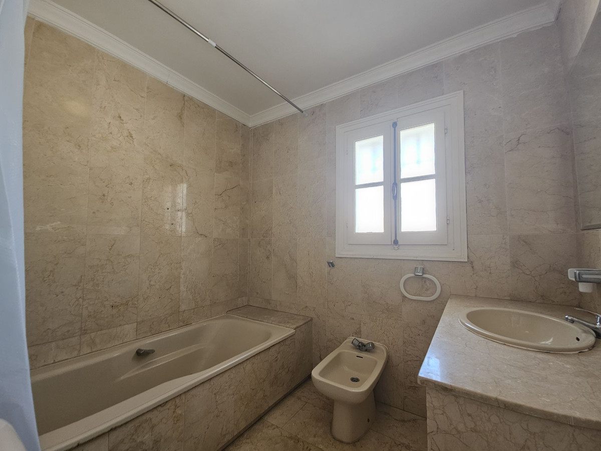 Se vende Bar de 4 dormitorios en Costa Del Sol, Málaga, España