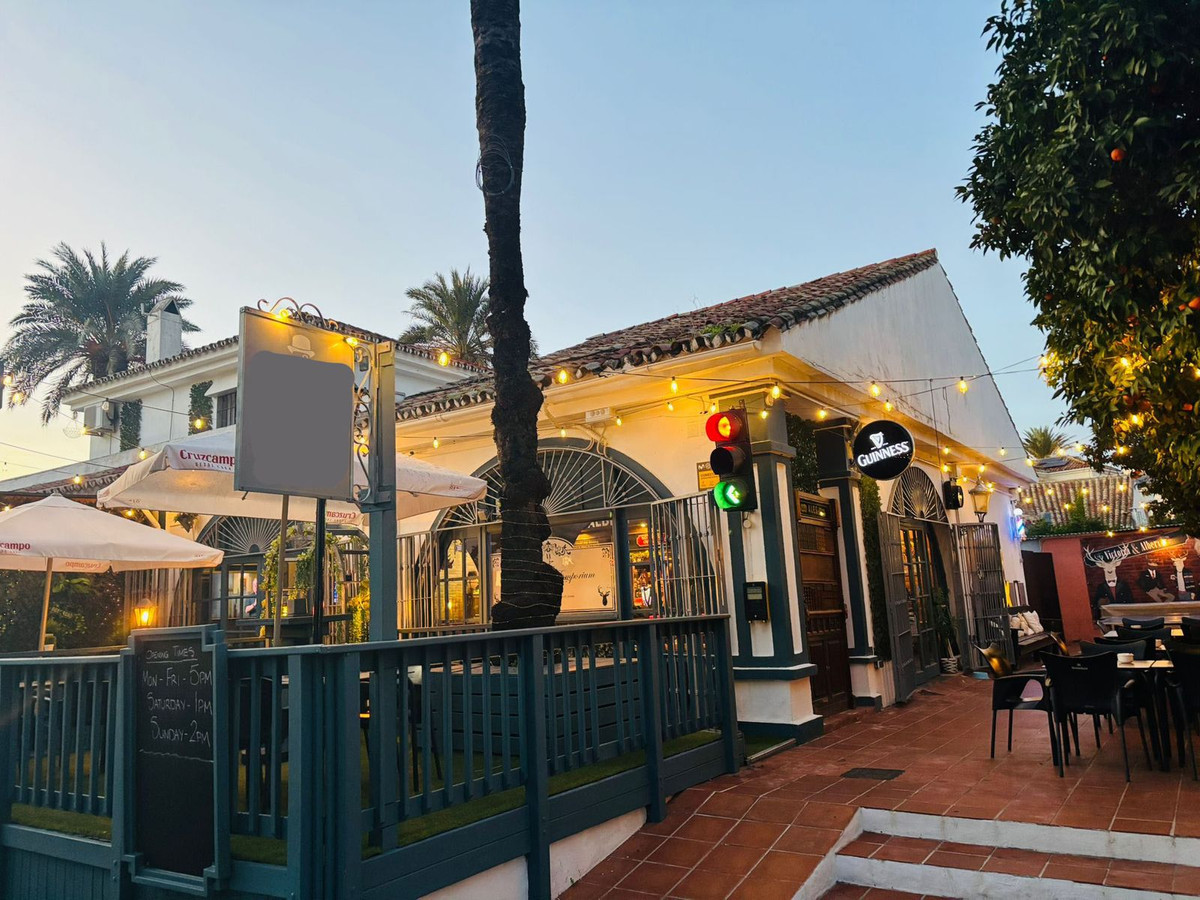 Se vende Bar de 4 dormitorios en Costa Del Sol, Málaga, España