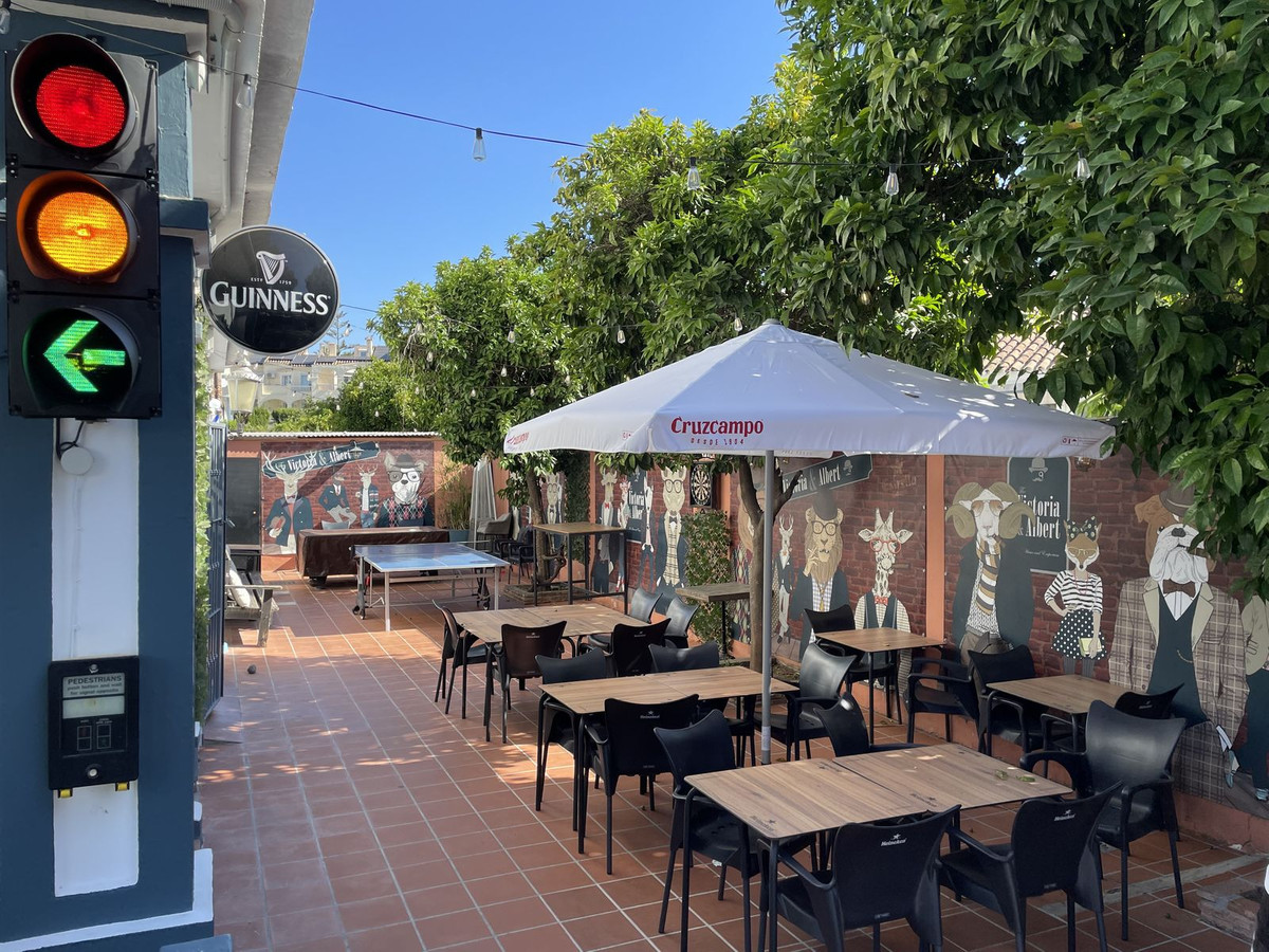 Se vende Bar de 4 dormitorios en Costa Del Sol, Málaga, España
