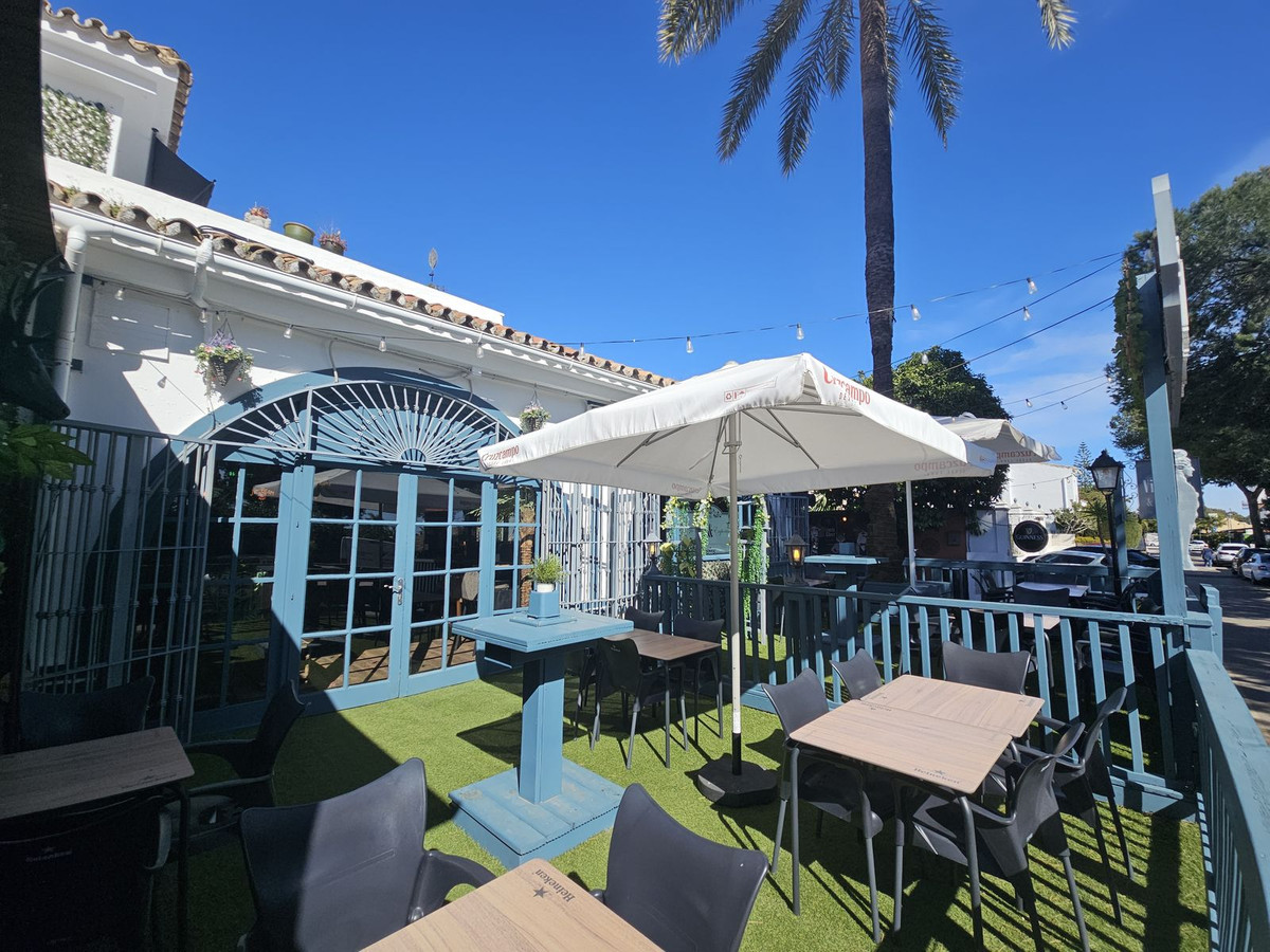 Se vende Bar de 4 dormitorios en Costa Del Sol, Málaga, España