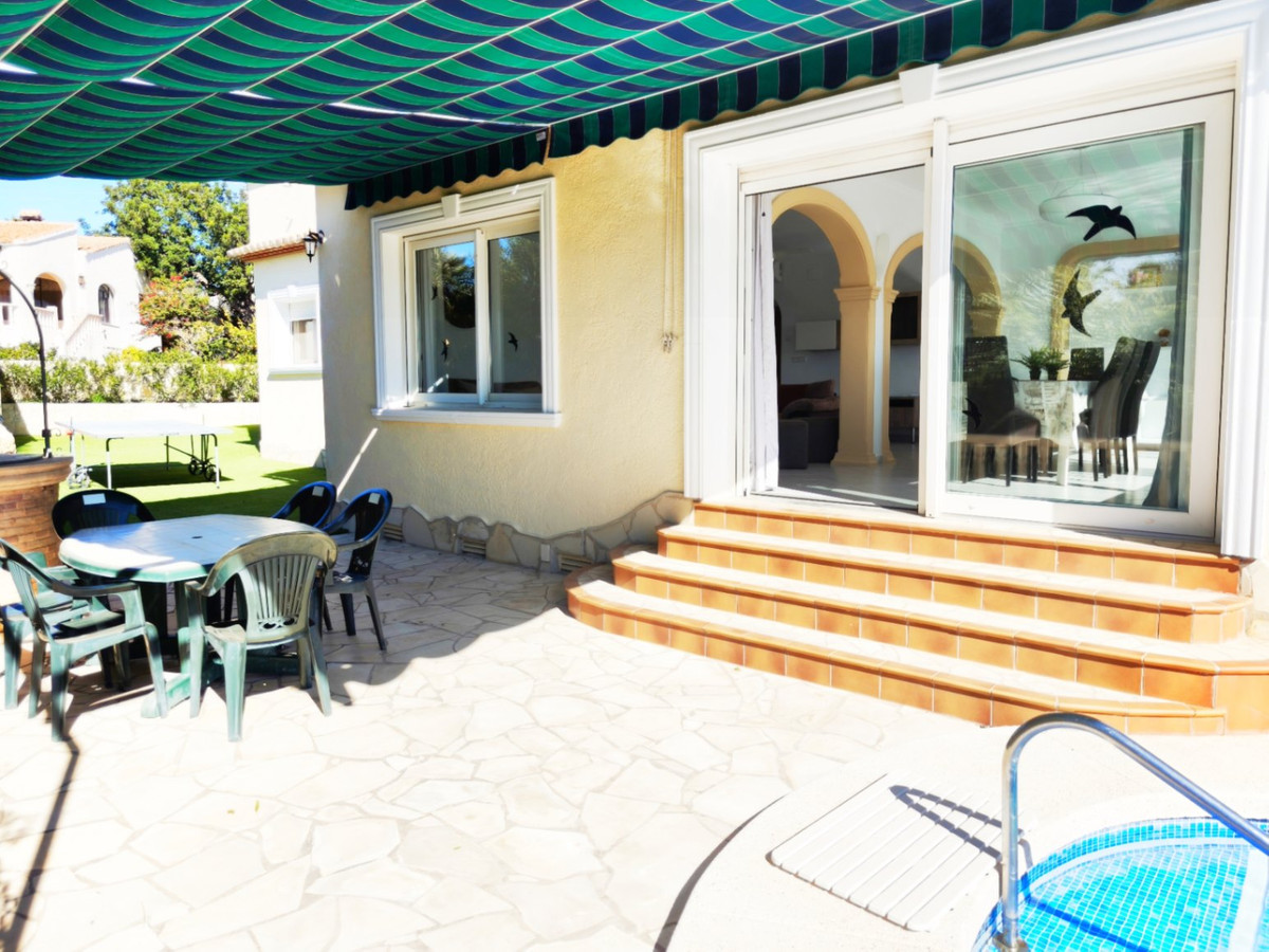 Se vende Villa - Chalet de 3 dormitorios en Costa Blanca, Alicante, España