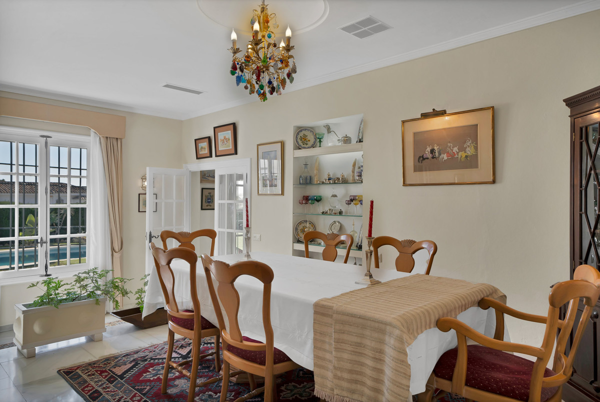 Se vende Villa - Chalet de 6 dormitorios en Costa Del Sol, Málaga, España
