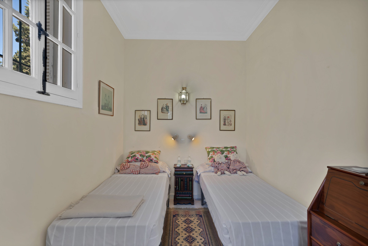 Se vende Villa - Chalet de 6 dormitorios en Costa Del Sol, Málaga, España