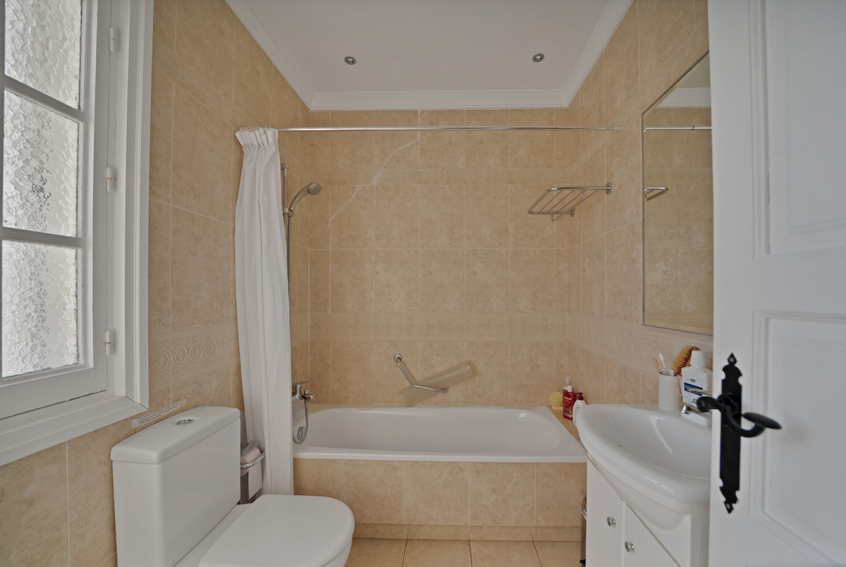 Se vende Villa - Chalet de 6 dormitorios en Costa Del Sol, Málaga, España