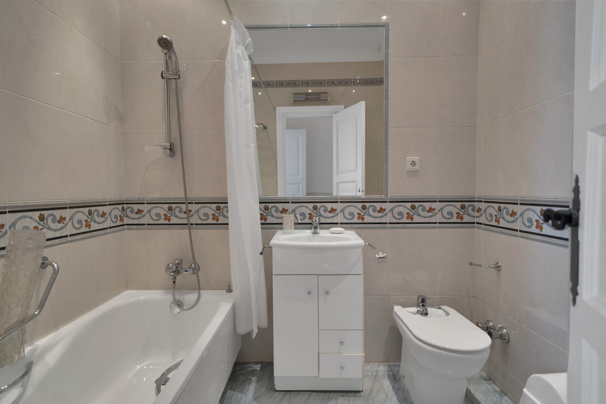 Se vende Villa - Chalet de 6 dormitorios en Costa Del Sol, Málaga, España