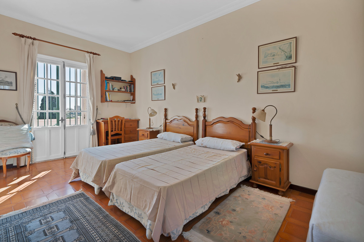 Se vende Villa - Chalet de 6 dormitorios en Costa Del Sol, Málaga, España