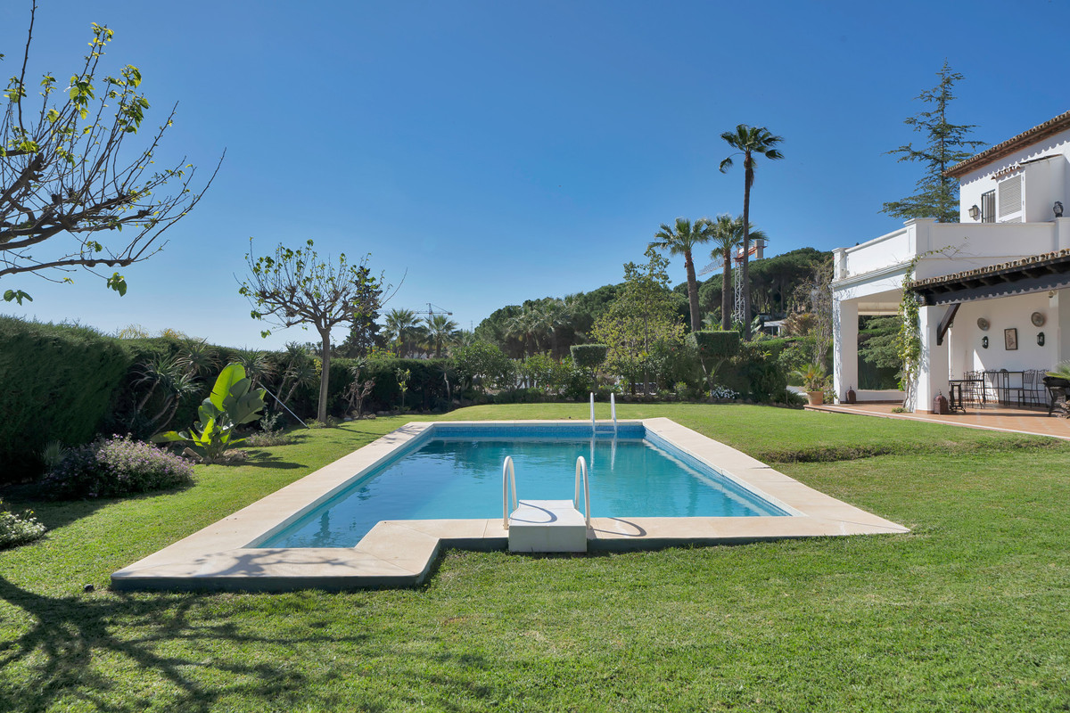 Se vende Villa - Chalet de 6 dormitorios en Costa Del Sol, Málaga, España
