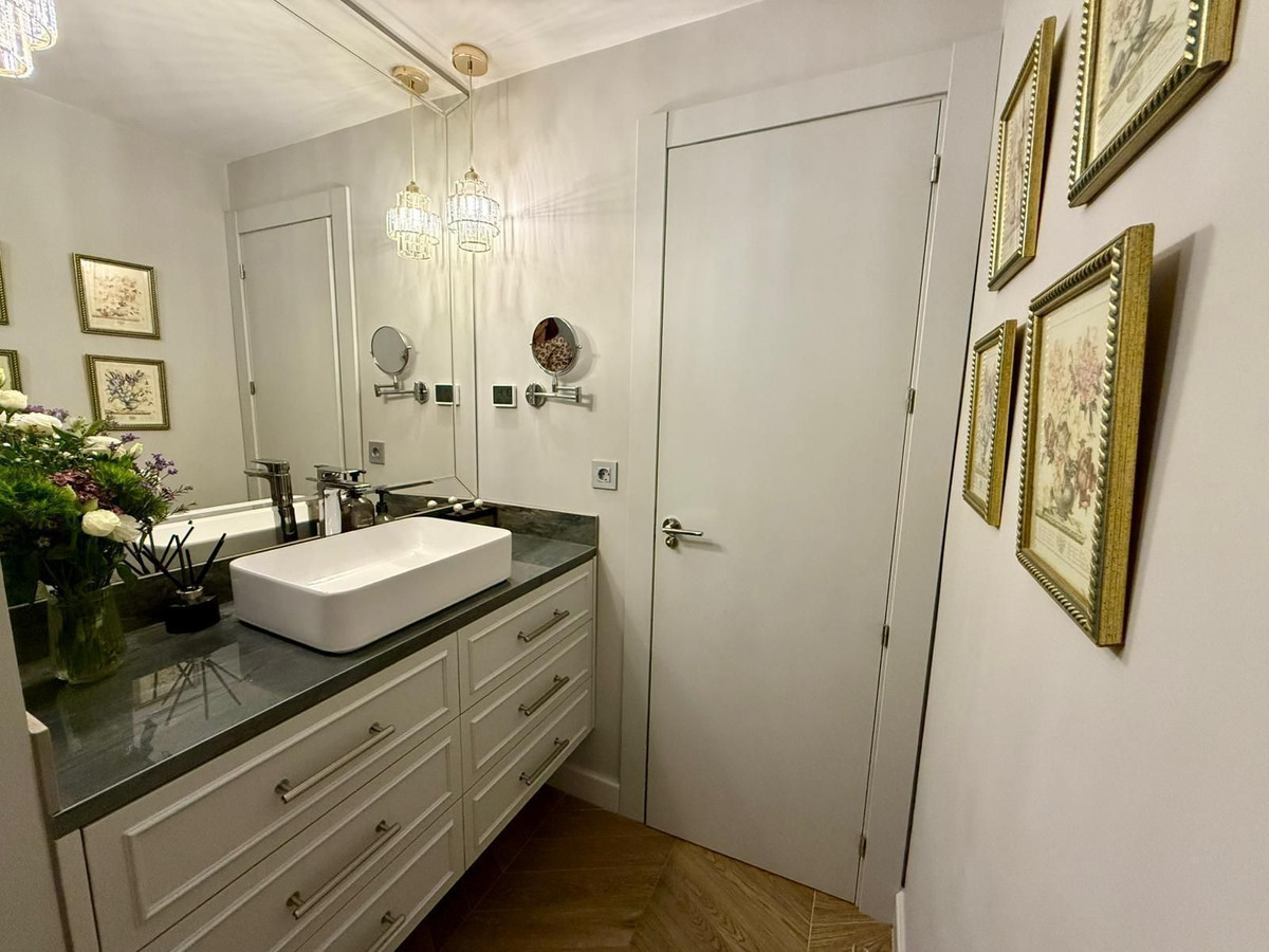 3 Bed Apartment for sale in Fuengirola Costa Del Sol, Málaga, Spain