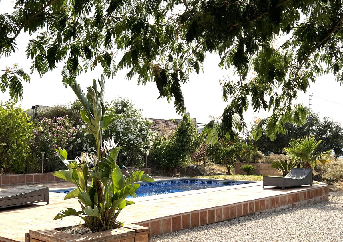 3 Bed Townhouse for sale in Canillas De Aceituno Costa Del Sol East, Málaga, Spain