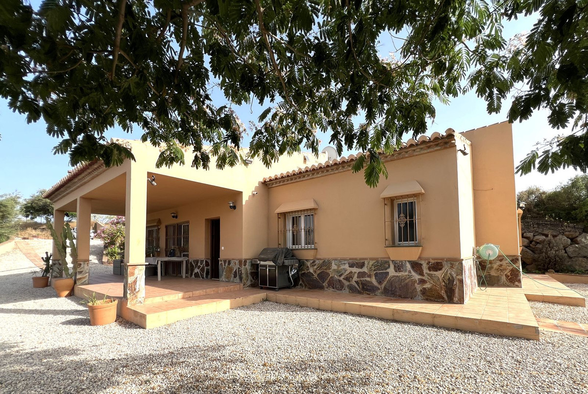 3 Bed Townhouse for sale in Canillas De Aceituno Costa Del Sol East, Málaga, Spain