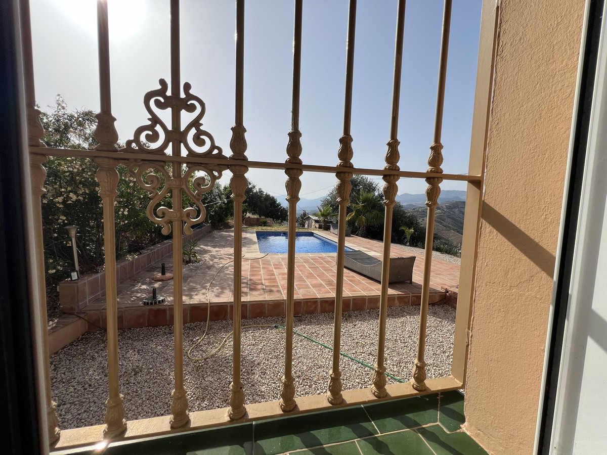 3 Bed Townhouse for sale in Canillas De Aceituno Costa Del Sol East, Málaga, Spain