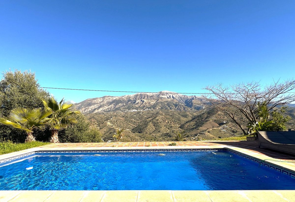 3 Bed Townhouse for sale in Canillas De Aceituno Costa Del Sol East, Málaga, Spain