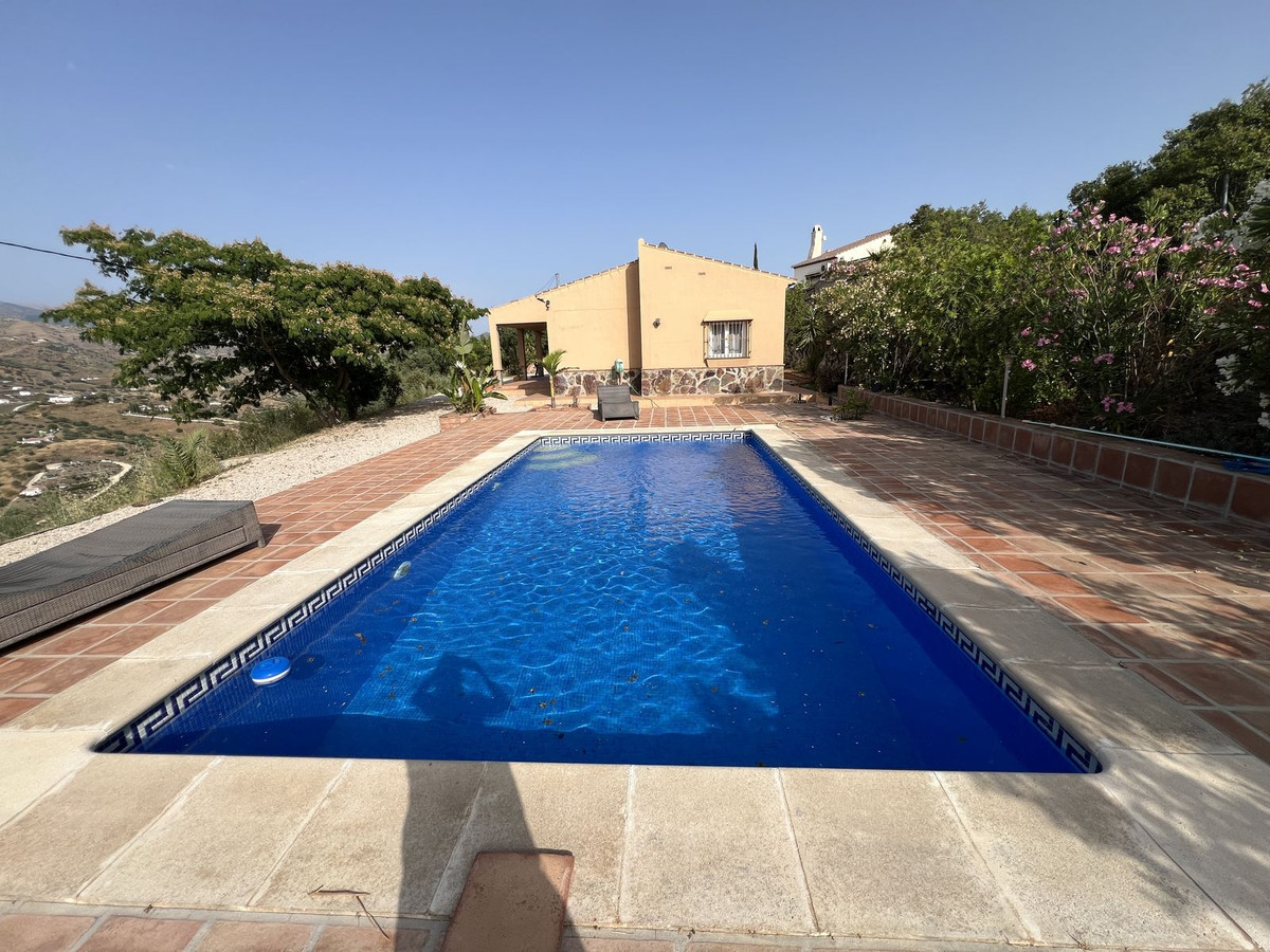 3 Bed Townhouse for sale in Canillas De Aceituno Costa Del Sol East, Málaga, Spain
