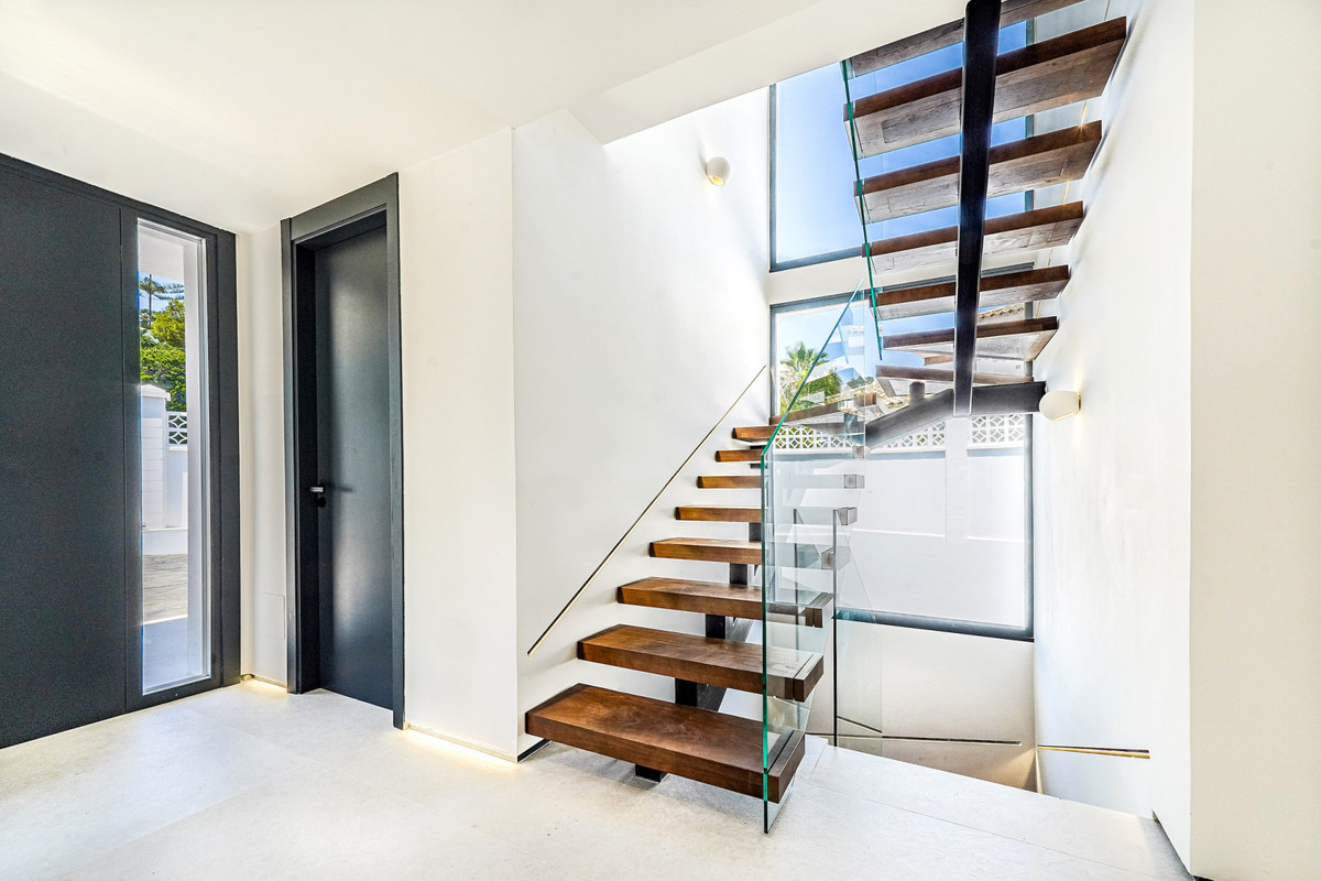 Se vende Villa - Chalet de 5 dormitorios en Costa Del Sol, Málaga, España
