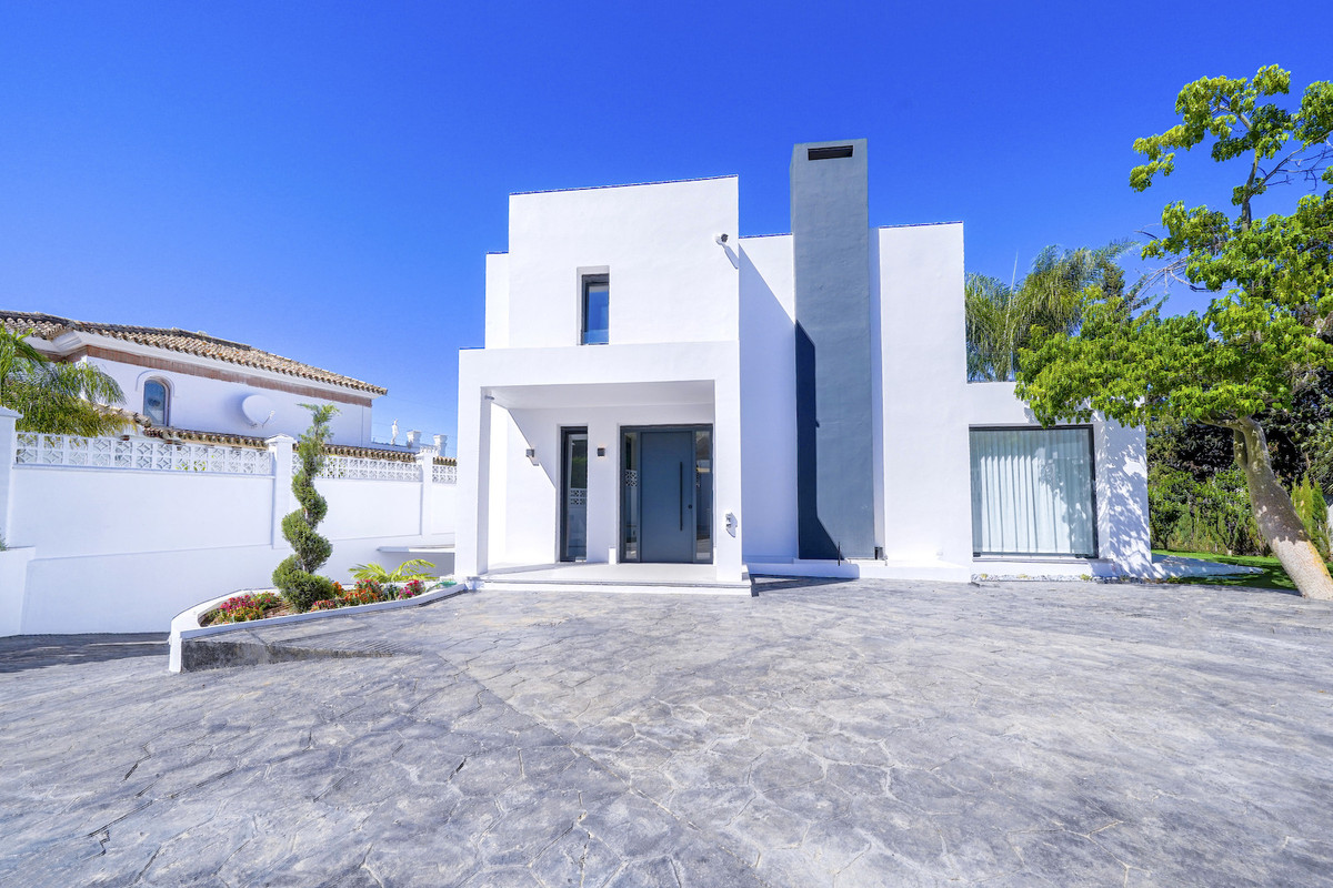 Se vende Villa - Chalet de 5 dormitorios en Costa Del Sol, Málaga, España