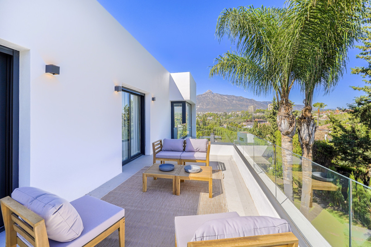 Se vende Villa - Chalet de 5 dormitorios en Costa Del Sol, Málaga, España