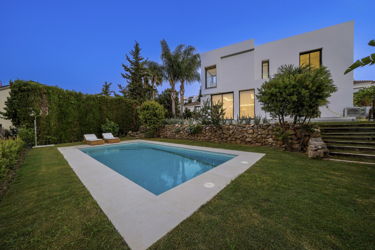 Se vende Villa - Chalet de 5 dormitorios en Costa Del Sol, Málaga, España
