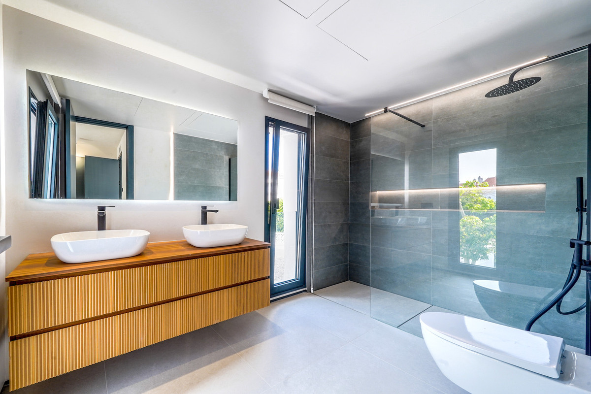 Se vende Villa - Chalet de 5 dormitorios en Costa Del Sol, Málaga, España