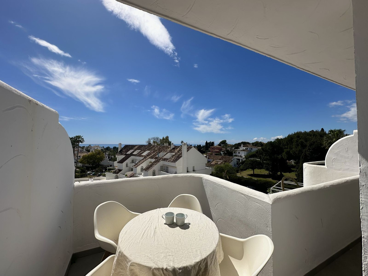 2 Bed Apartment for sale in Nueva Andalucía Costa Del Sol, Málaga, Spain