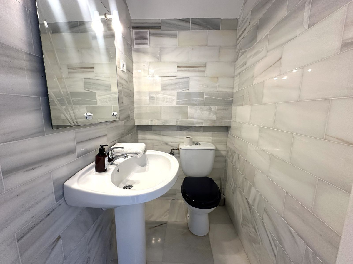 2 Bed Apartment for sale in Nueva Andalucía Costa Del Sol, Málaga, Spain
