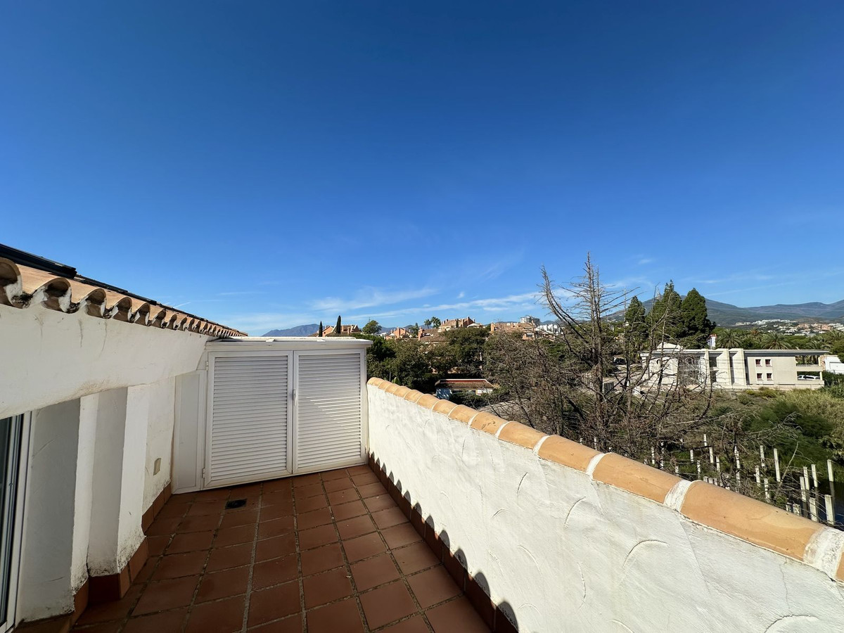 2 Bed Apartment for sale in Nueva Andalucía Costa Del Sol, Málaga, Spain
