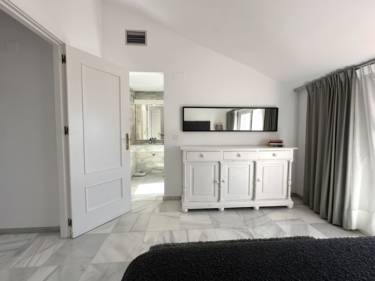 2 Bed Apartment for sale in Nueva Andalucía Costa Del Sol, Málaga, Spain