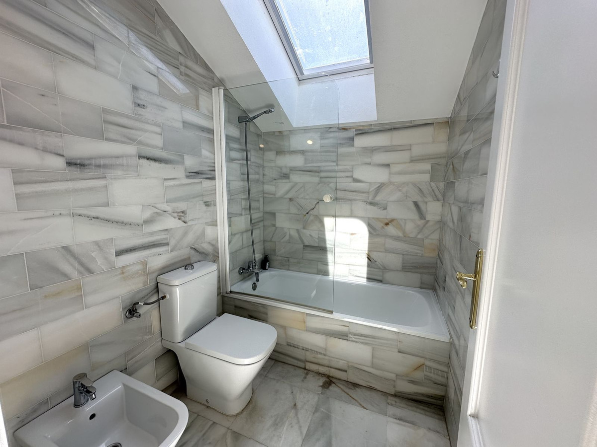 2 Bed Apartment for sale in Nueva Andalucía Costa Del Sol, Málaga, Spain