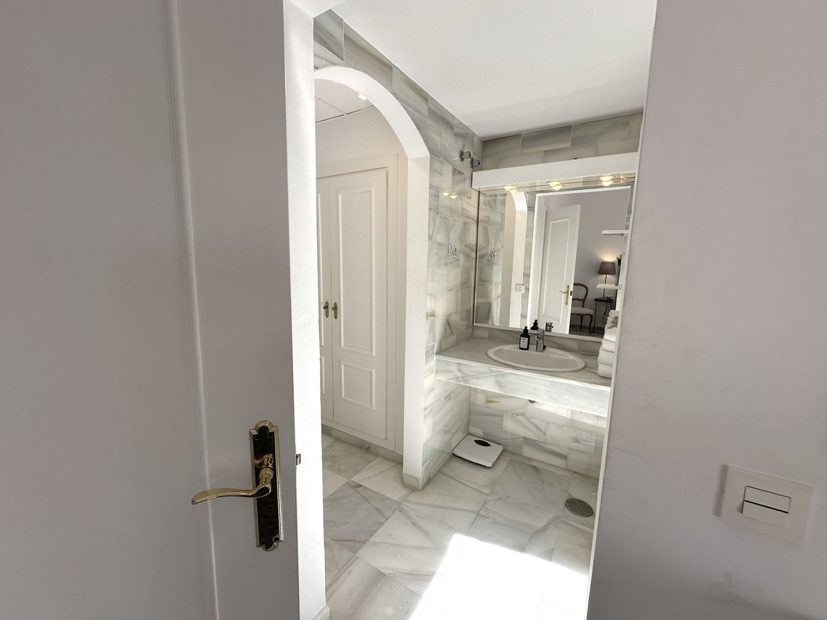2 Bed Apartment for sale in Nueva Andalucía Costa Del Sol, Málaga, Spain