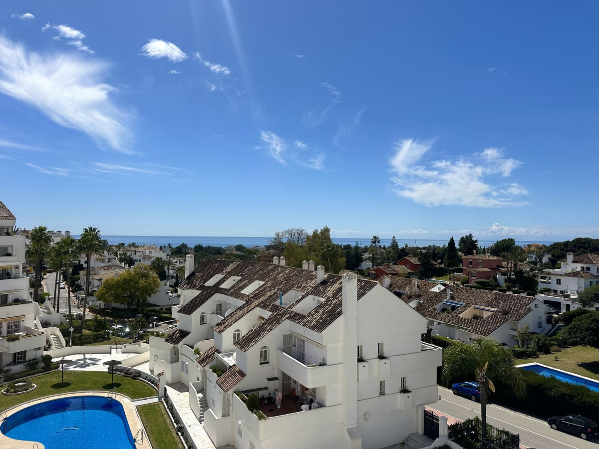 2 Bed Apartment for sale in Nueva Andalucía Costa Del Sol, Málaga, Spain