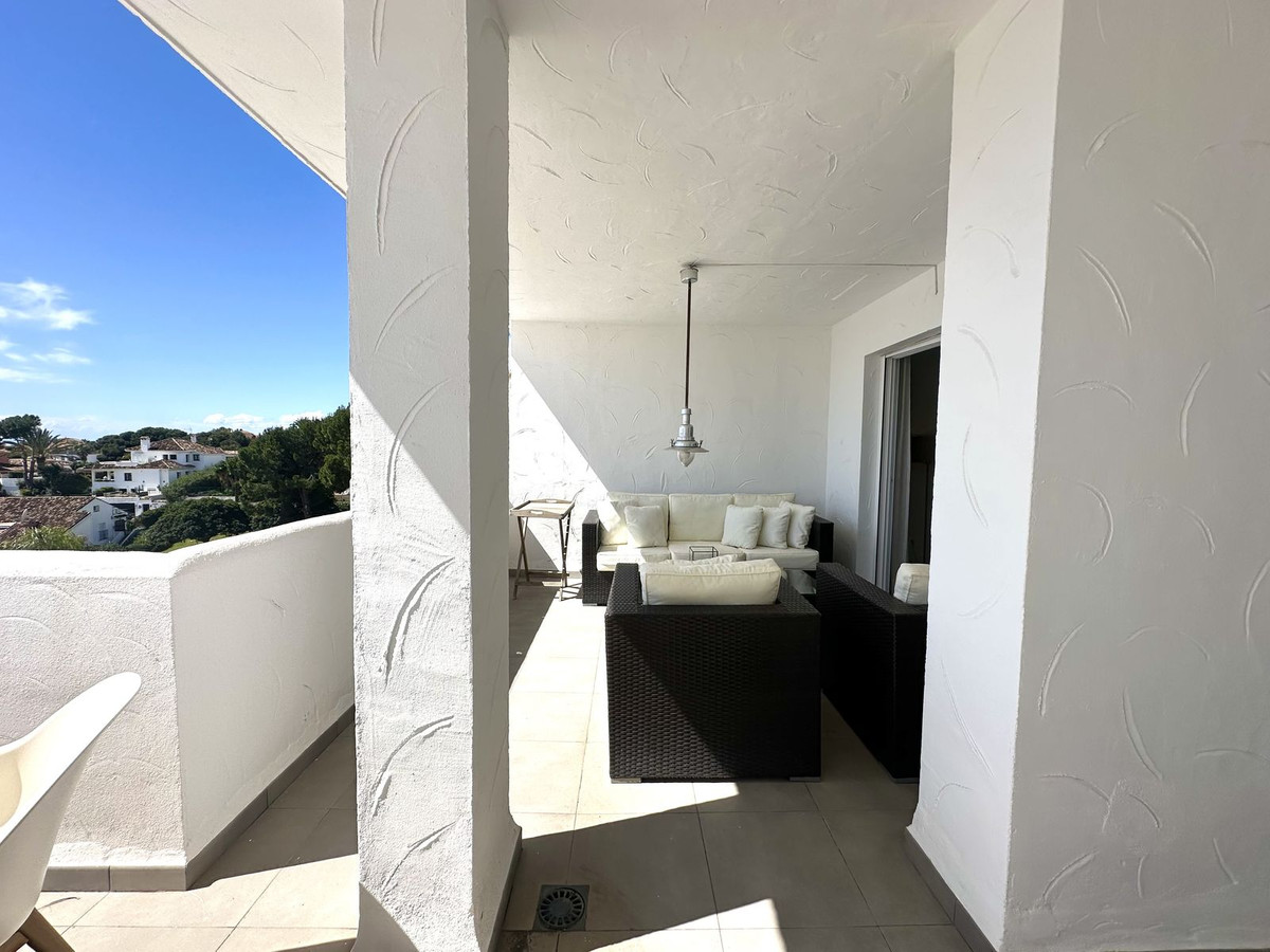 2 Bed Apartment for sale in Nueva Andalucía Costa Del Sol, Málaga, Spain
