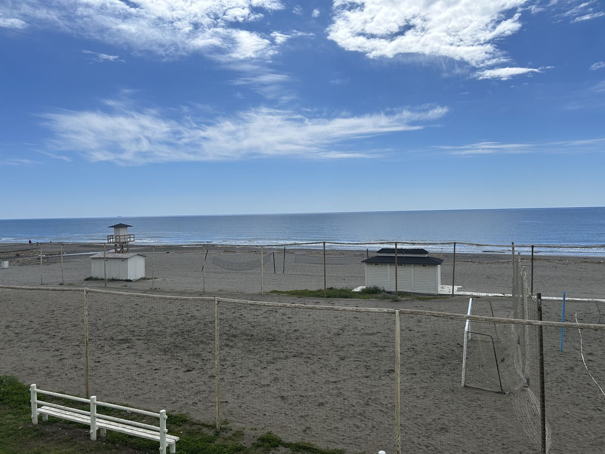 Se vende Apartamento Planta Media de 3 dormitorios en Costa Del Sol East, Málaga, España