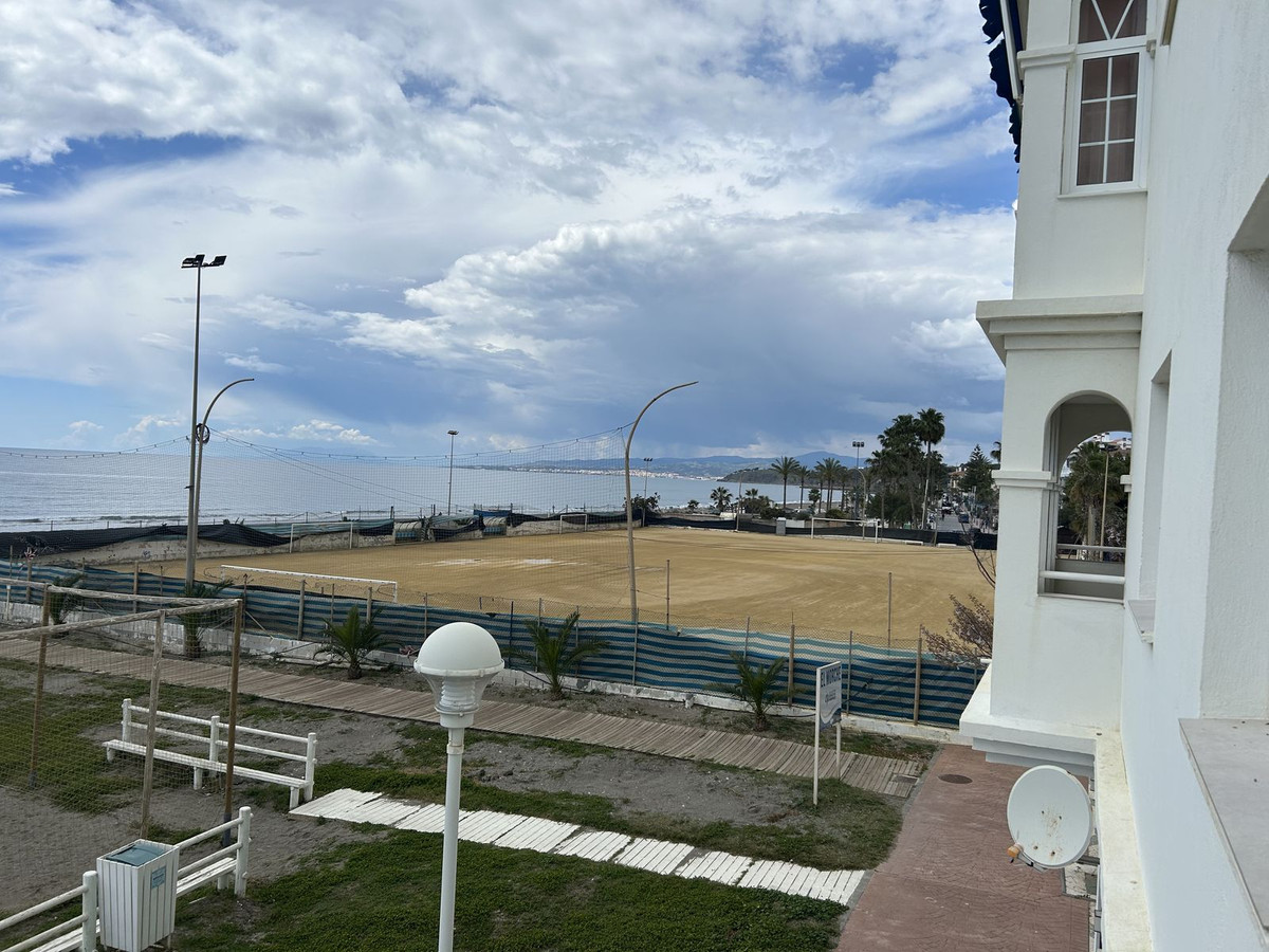 Se vende Apartamento Planta Media de 3 dormitorios en Costa Del Sol East, Málaga, España