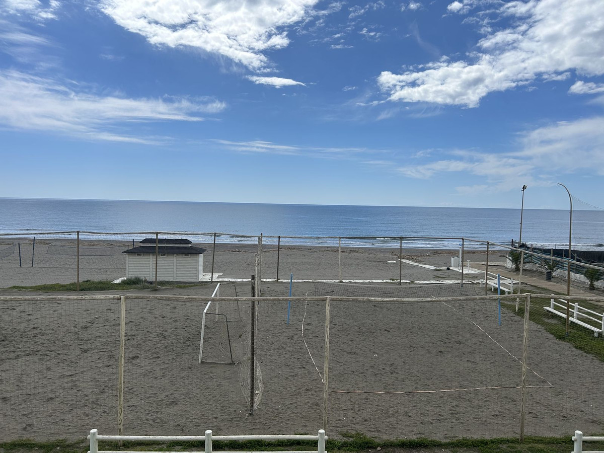 Se vende Apartamento Planta Media de 3 dormitorios en Costa Del Sol East, Málaga, España