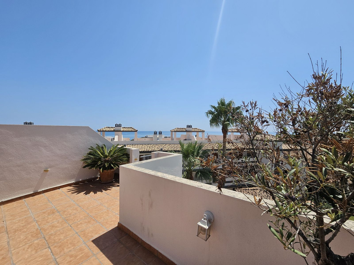 2 Bed Apartment for sale in Estepona Costa Del Sol, Málaga, Spain
