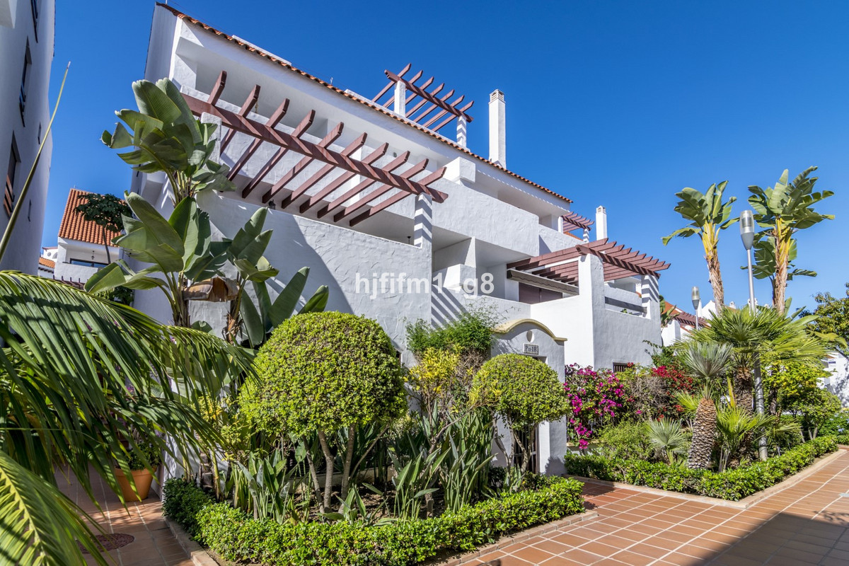 3 Bed Apartment for sale in Nueva Andalucía Costa Del Sol, Málaga, Spain