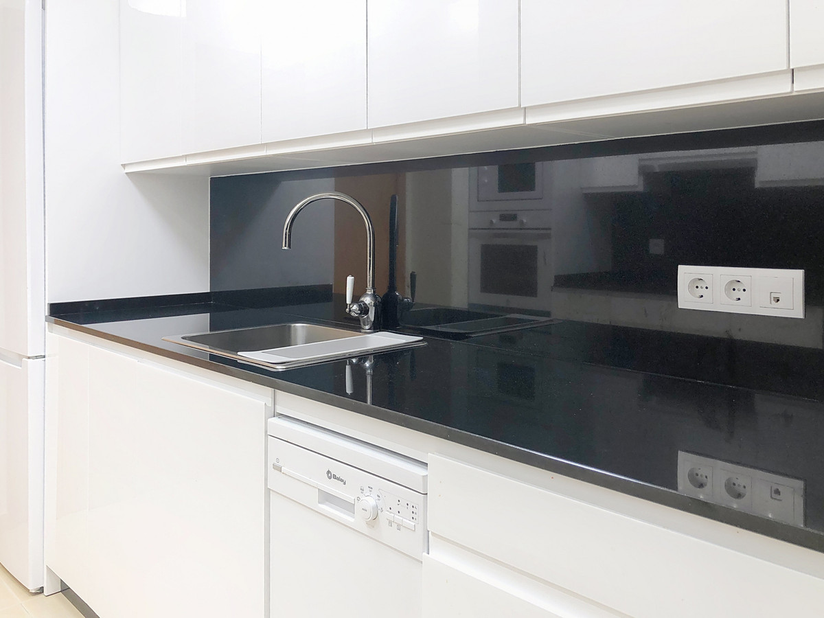 Se vende Apartamento Planta Media de 3 dormitorios en Costa Del Sol, Málaga, España