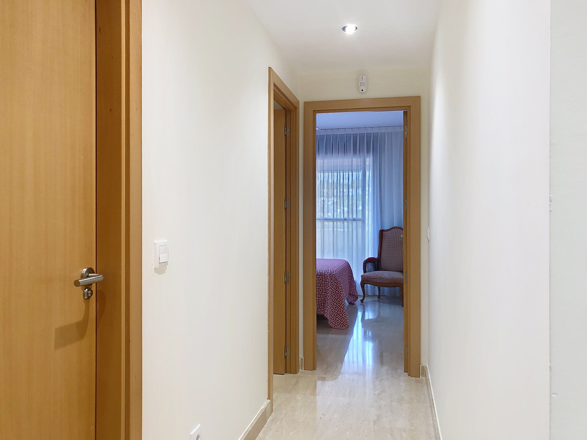 Se vende Apartamento Planta Media de 3 dormitorios en Costa Del Sol, Málaga, España