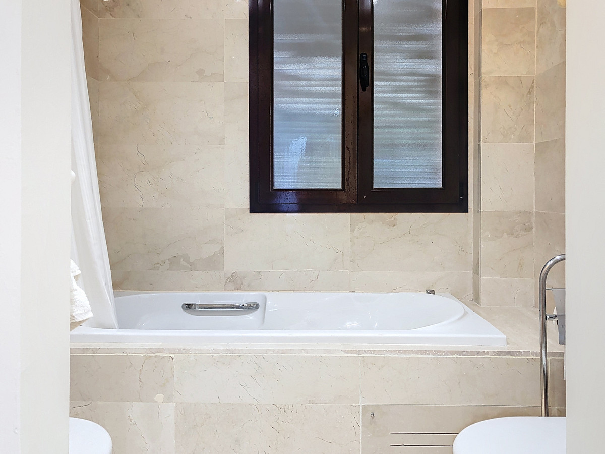 Se vende Apartamento Planta Media de 3 dormitorios en Costa Del Sol, Málaga, España